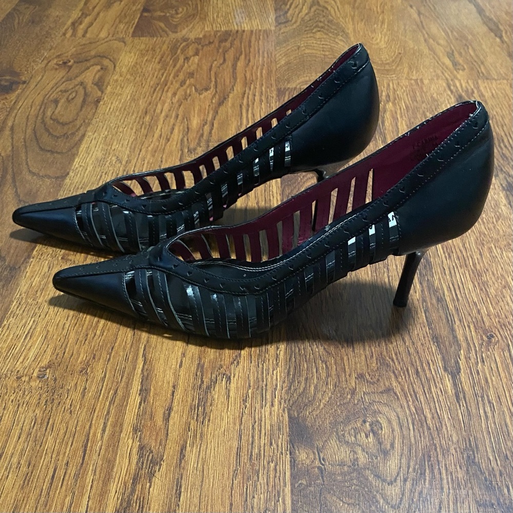 Steve Madden Y2K Vintage P-Carina Pumps Sz8.5 Black Pointy Toe Hearts Caged Rare